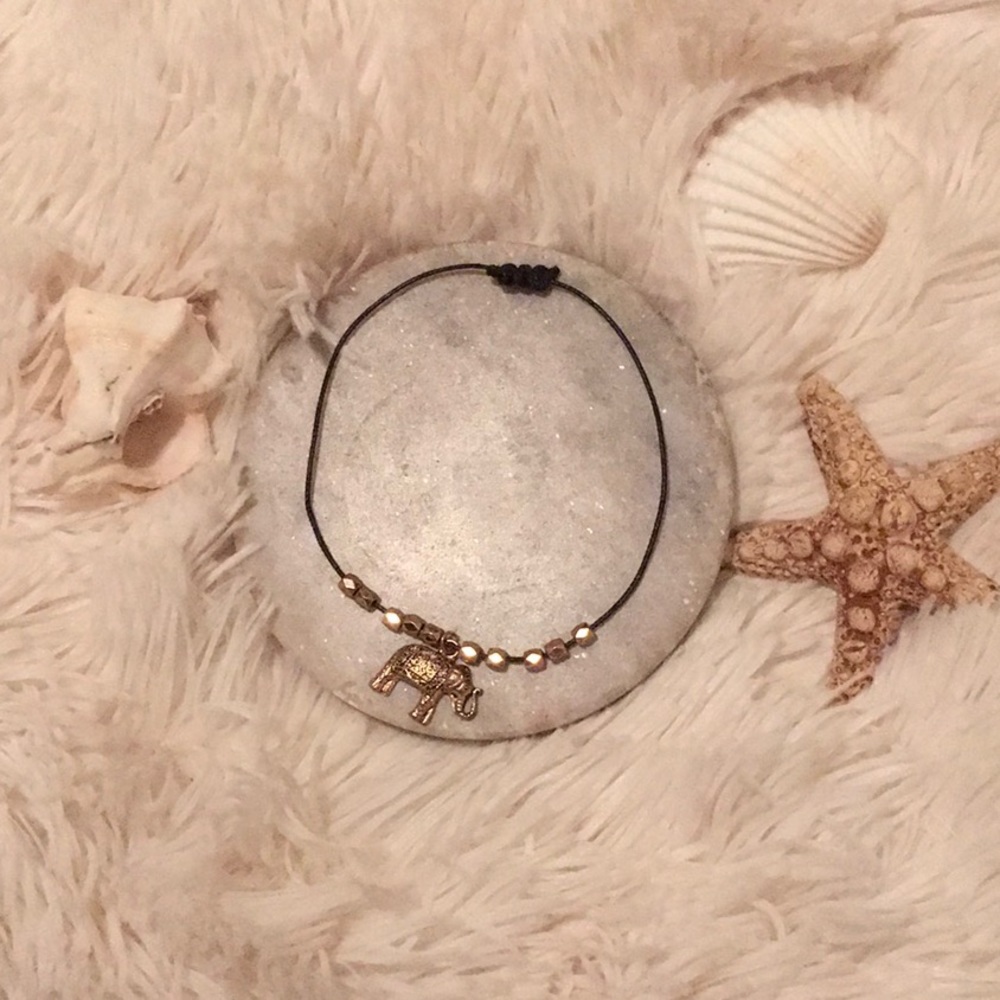 ❤️❤️Gold elephant charm adjustable bracelet